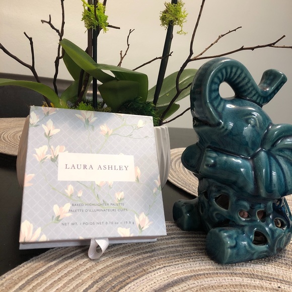 Laura Ashley Highlighting Palette - Picture 1 of 3